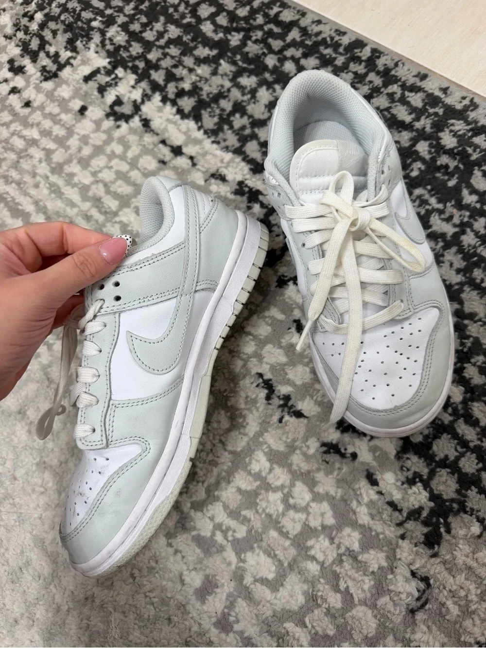 Nike dunks women grey